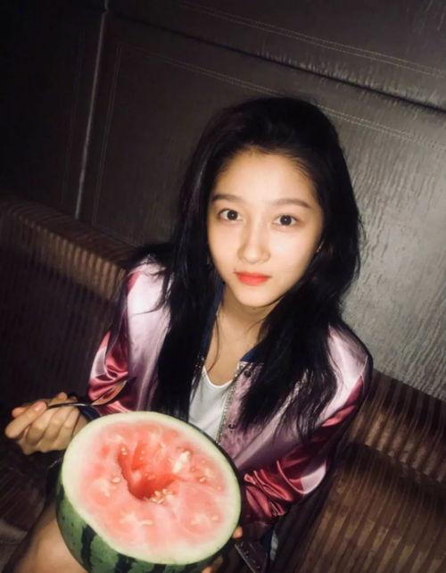 娱乐圈吃瓜抖音背景图,揭秘抖音吃瓜背后的精彩瞬间